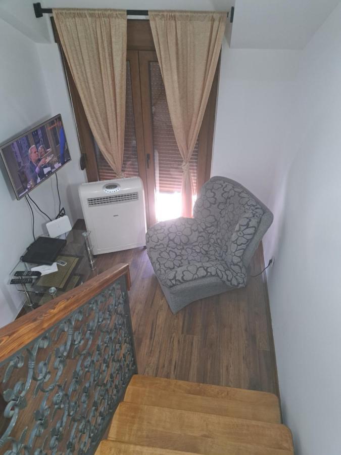 Apartmani Mia Vuksanovic Цетине Екстериор снимка