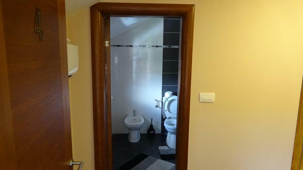 Apartmani Mia Vuksanovic Цетине Екстериор снимка
