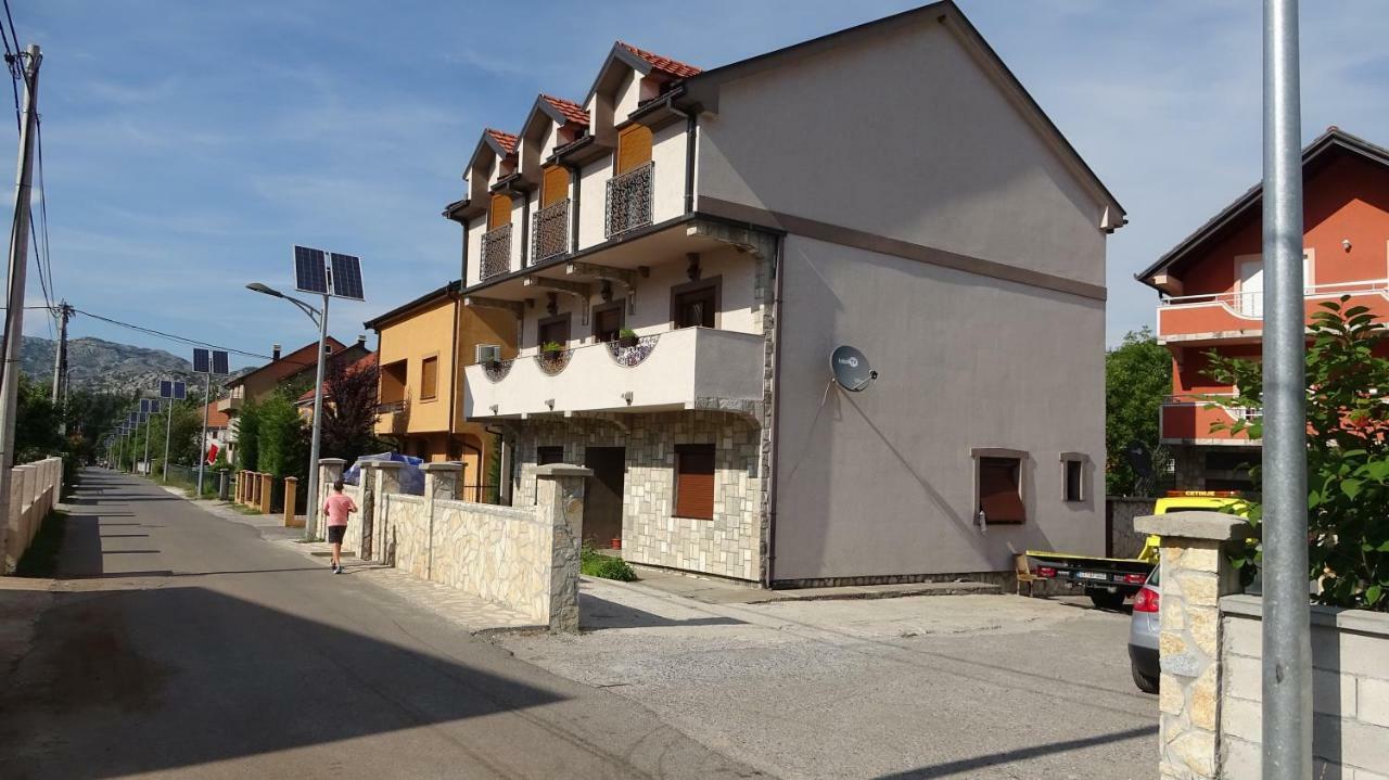 Apartmani Mia Vuksanovic Цетине Екстериор снимка