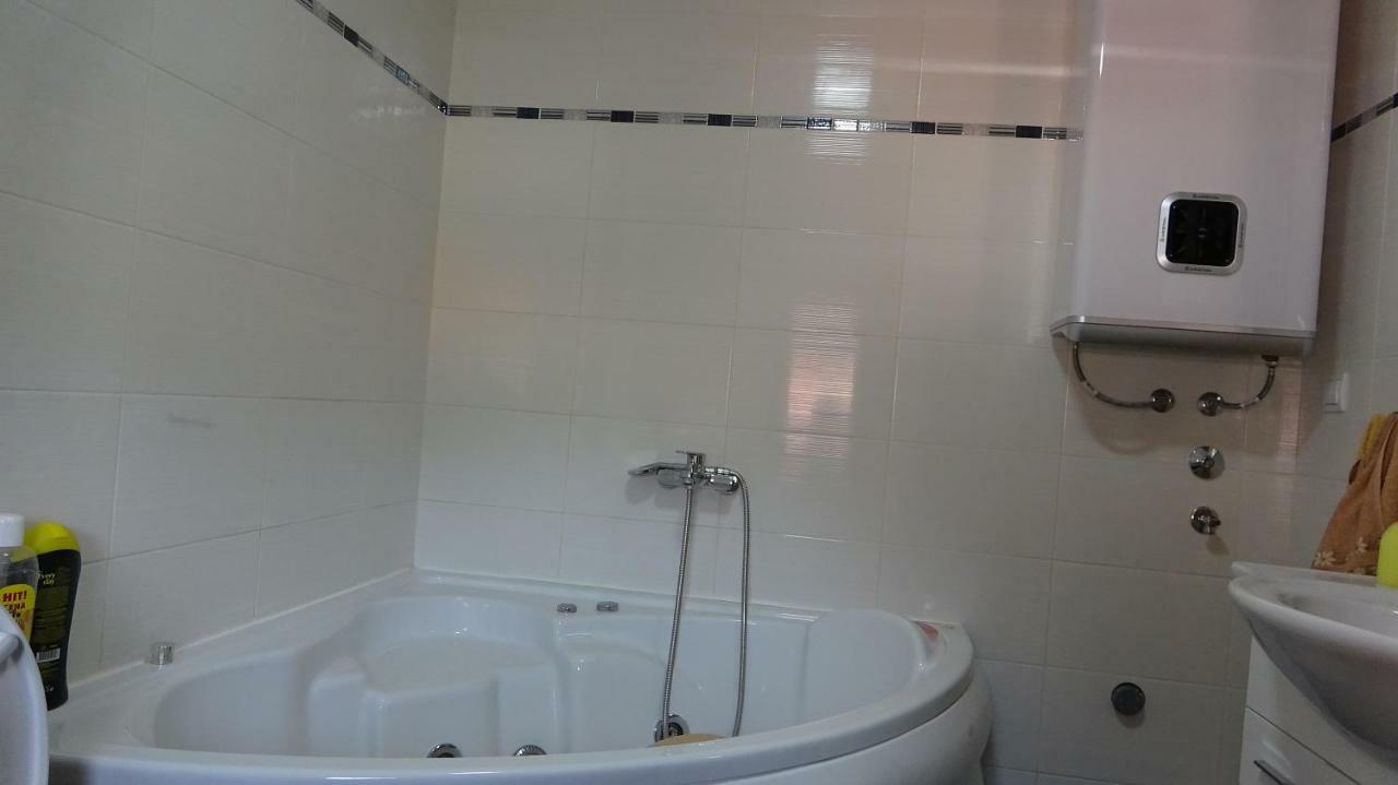 Apartmani Mia Vuksanovic Цетине Екстериор снимка