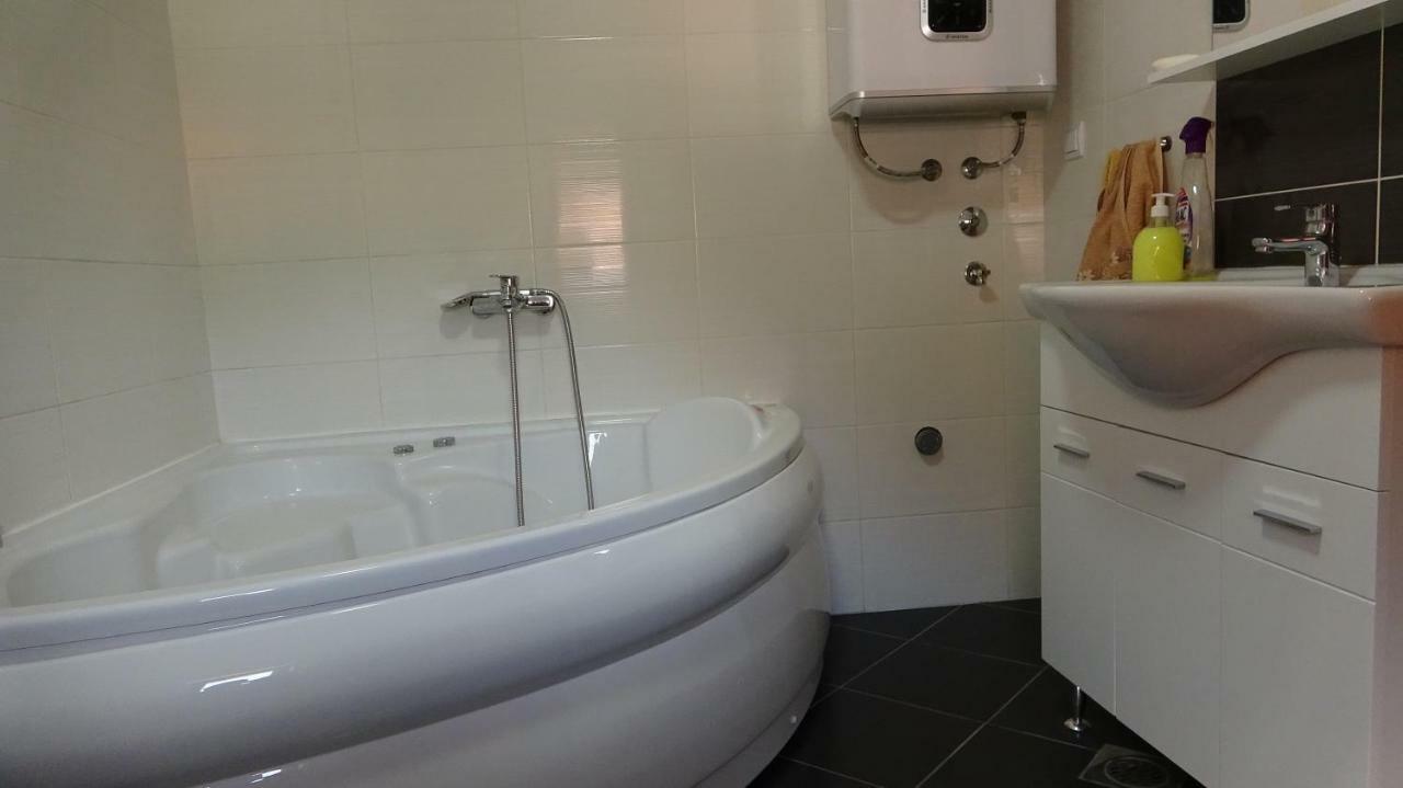 Apartmani Mia Vuksanovic Цетине Екстериор снимка