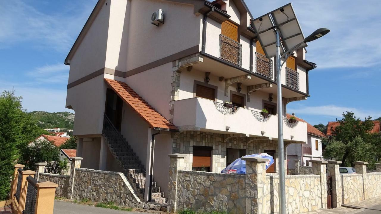 Apartmani Mia Vuksanovic Цетине Стая снимка