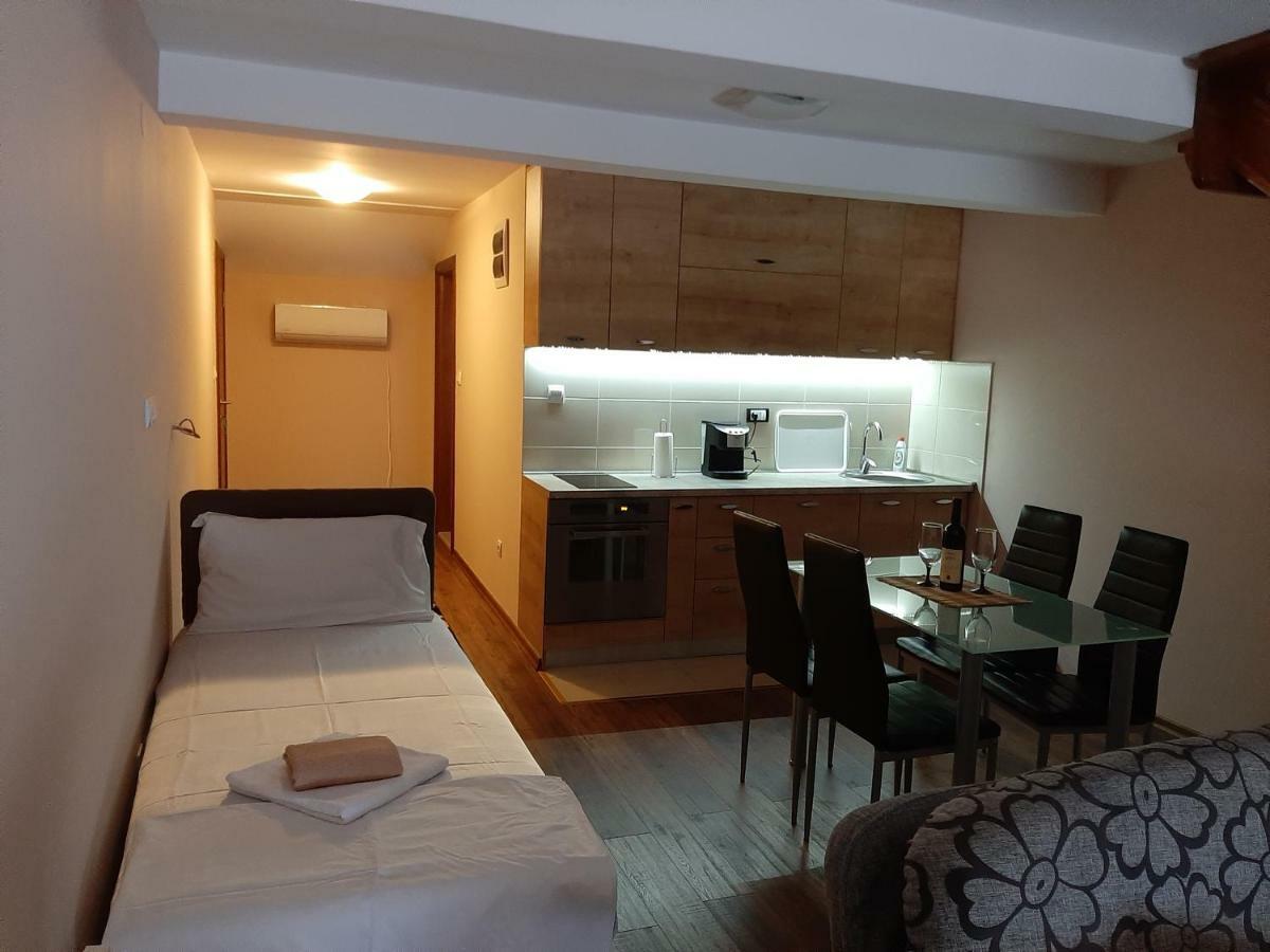 Apartmani Mia Vuksanovic Цетине Екстериор снимка