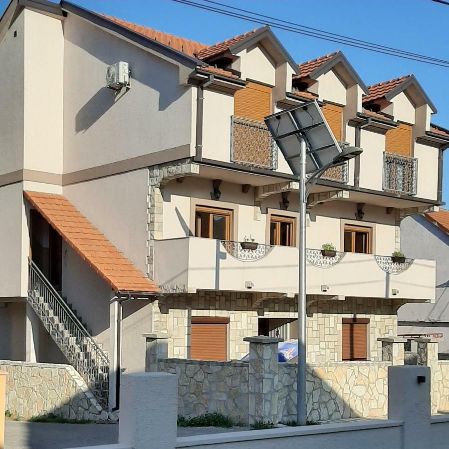 Apartmani Mia Vuksanovic Цетине Екстериор снимка