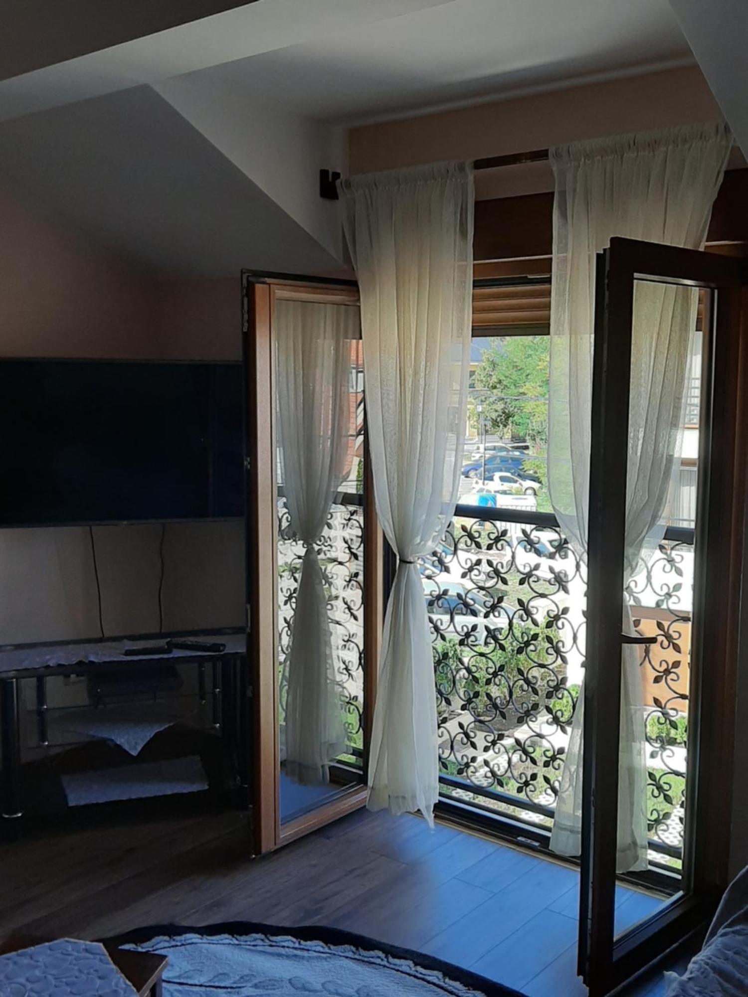 Apartmani Mia Vuksanovic Цетине Екстериор снимка