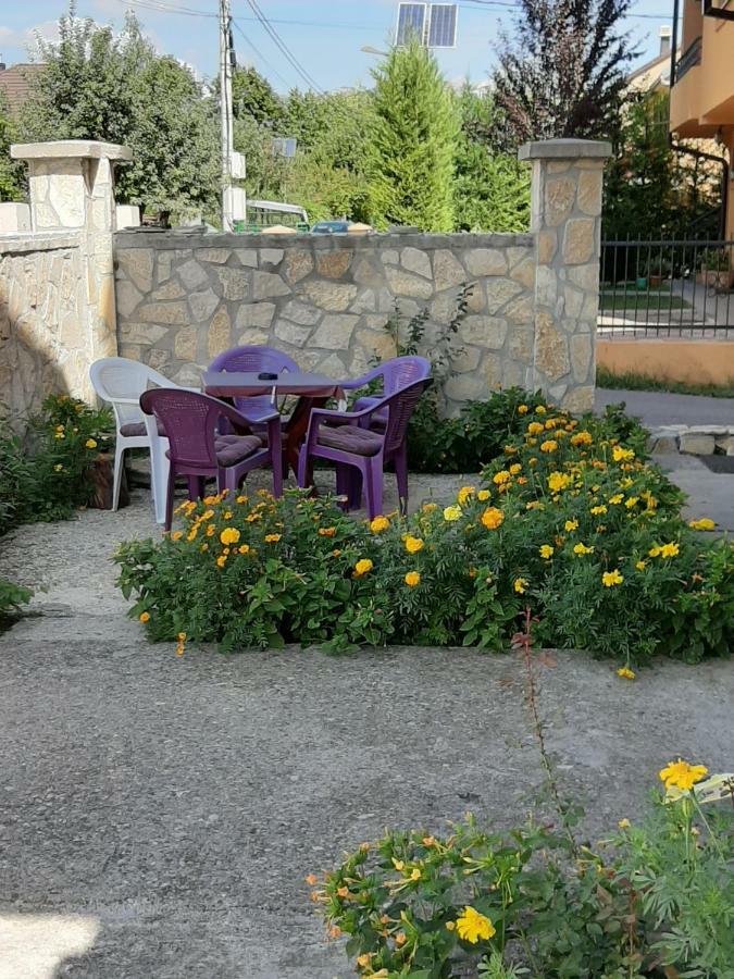 Apartmani Mia Vuksanovic Цетине Екстериор снимка