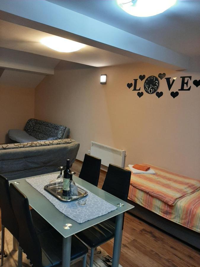 Apartmani Mia Vuksanovic Цетине Екстериор снимка