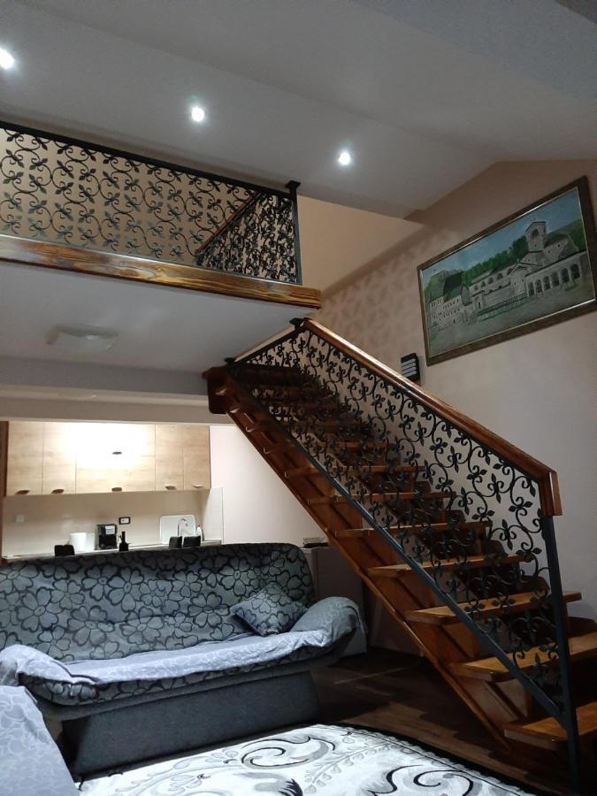 Apartmani Mia Vuksanovic Цетине Екстериор снимка